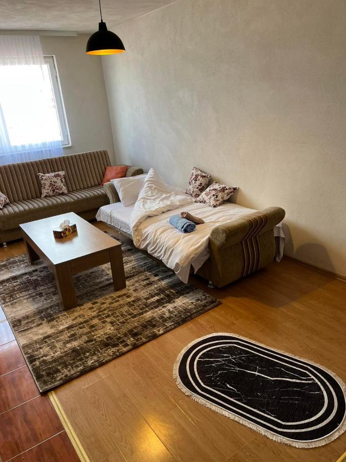 Centrum Apartments Приштина Екстер'єр фото